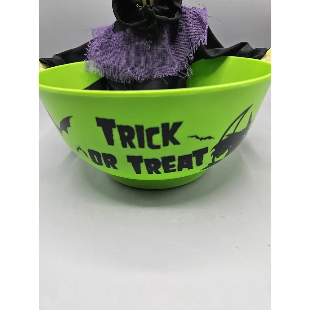Animated Motion Activated Talking Eye Light Skeleton Trick or‎ Treat Candy Bowl